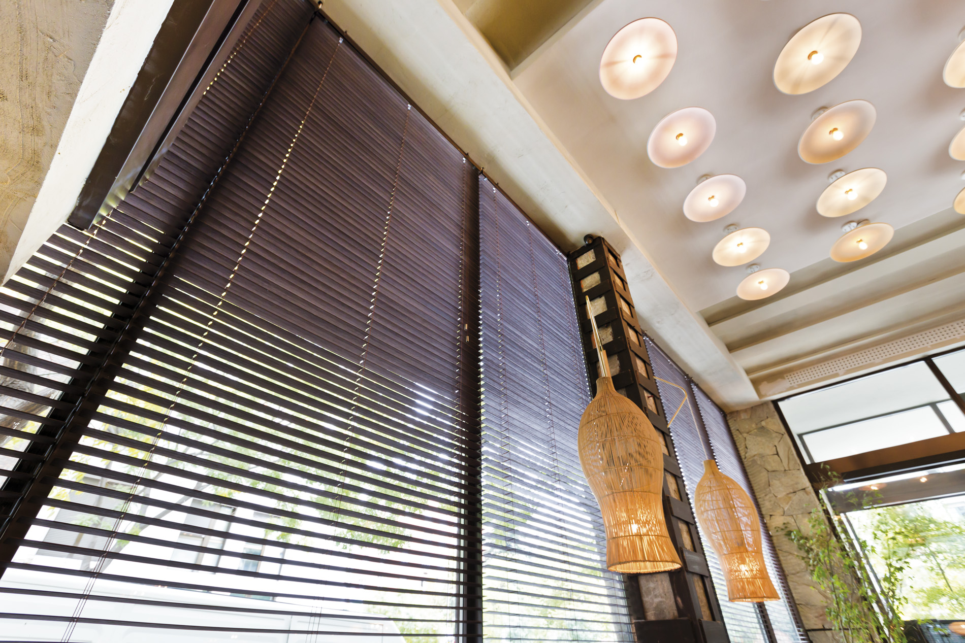 Saxun_Veneciana_Madera_Restaurante_Carbón_Negro_Madrid2