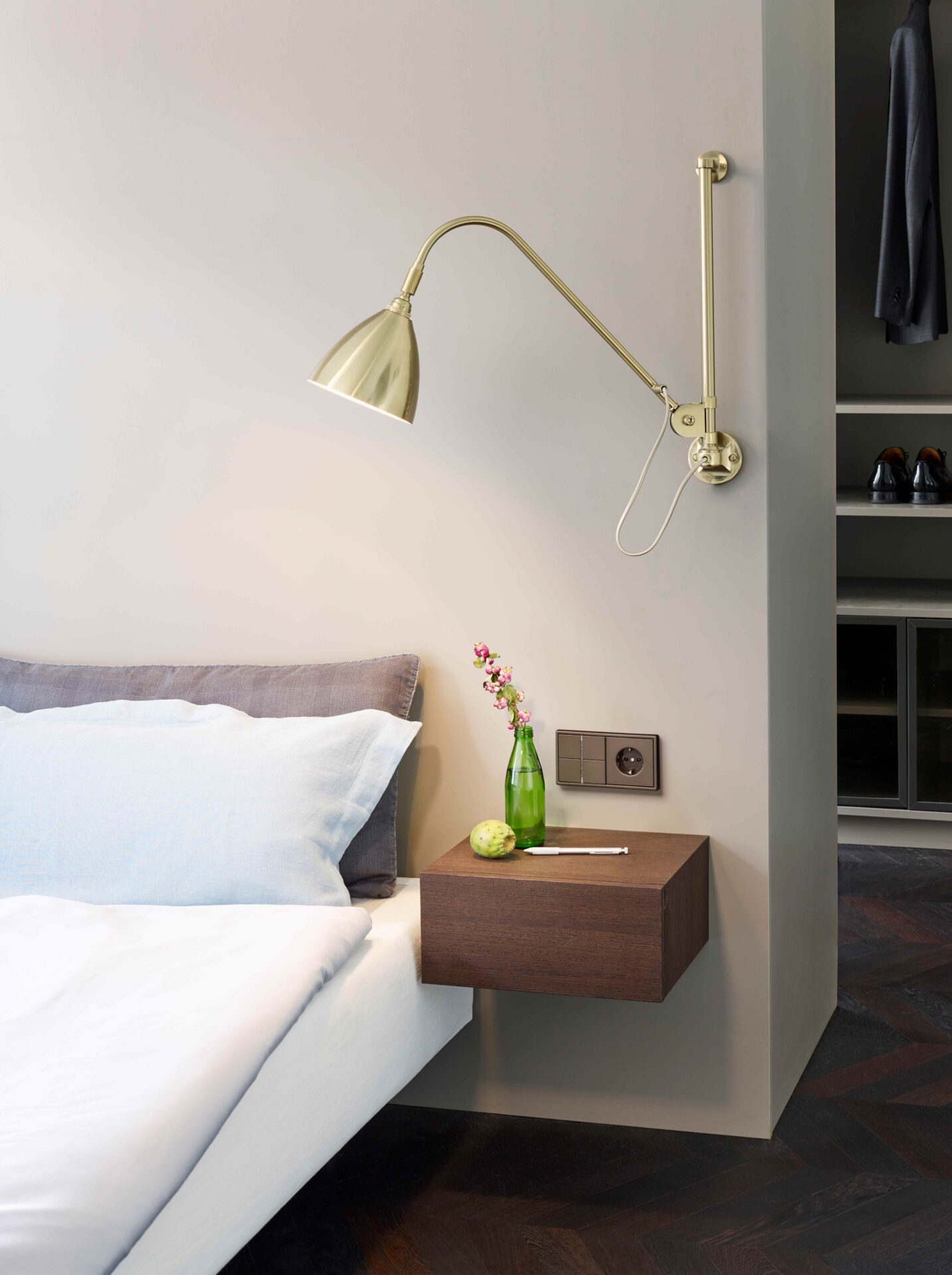 JUNG_AMBI-PH_LS990_F40_Socket_ALD_Bedroom_CM-1651-37889-©Constantin Meyer